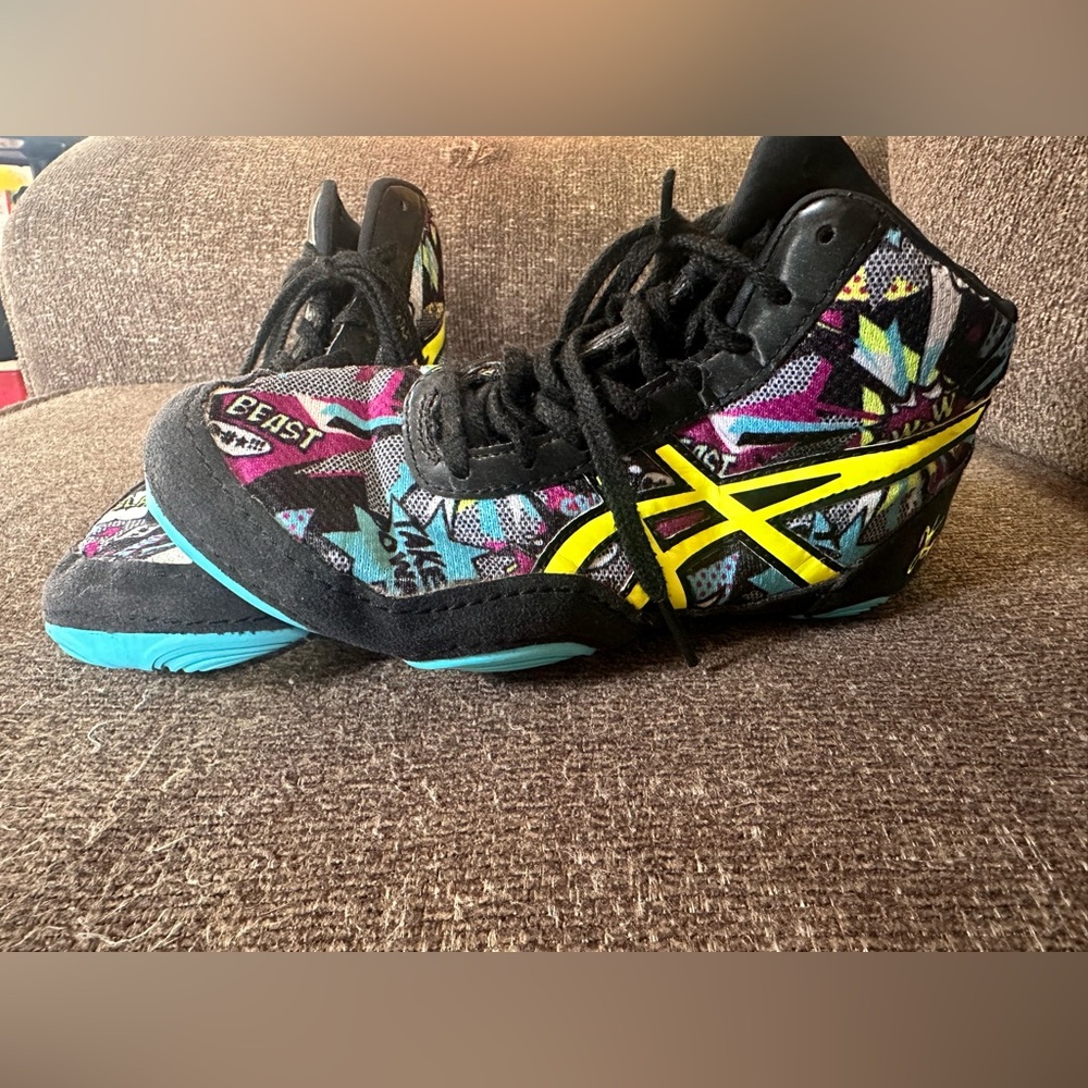 Kids ASICS wrestling shoes